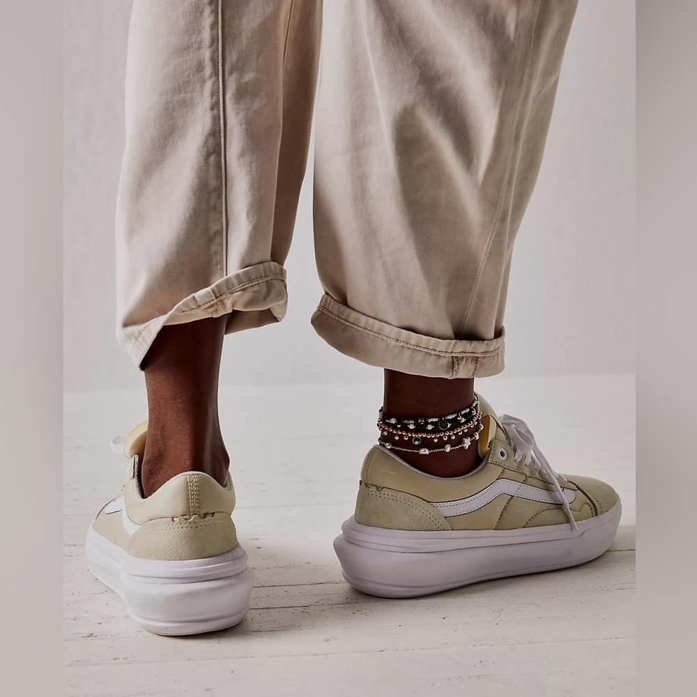 Vans ComfyCush Old Skool Overt Sneakers - Picture 10 of 16